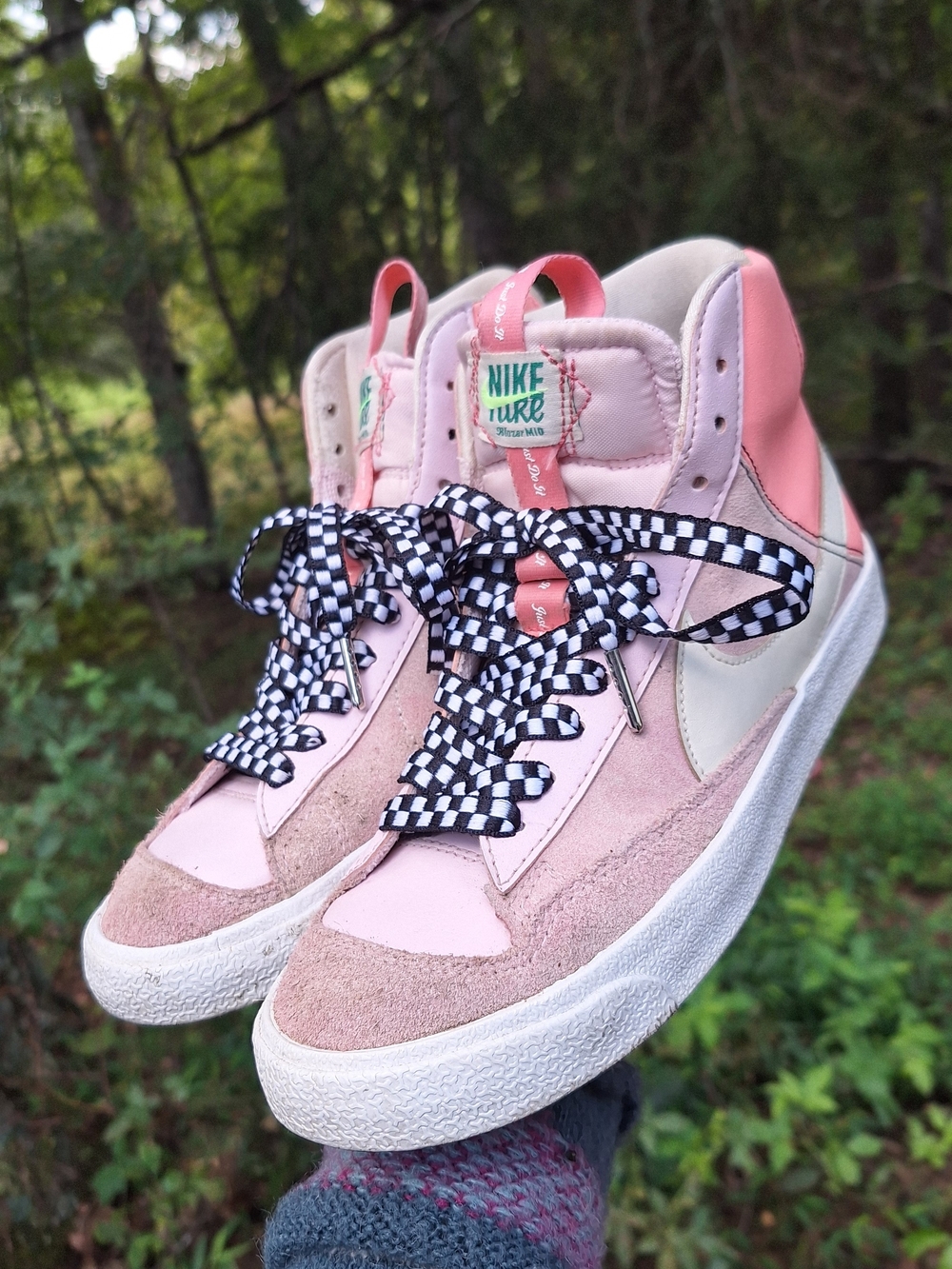 Pink Nike Mid's